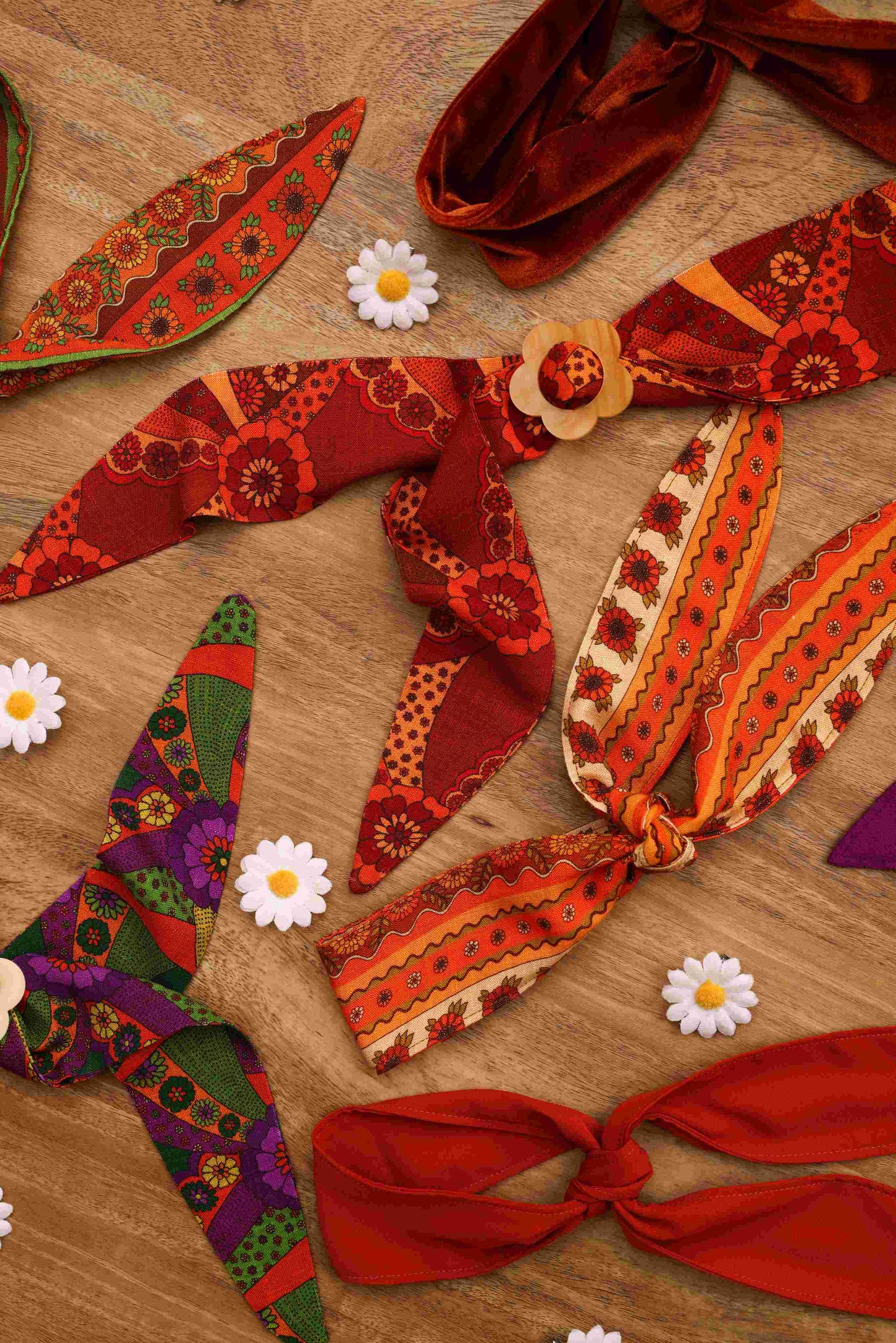 Daisy Scarf Toggle - Sand Tortoiseshell