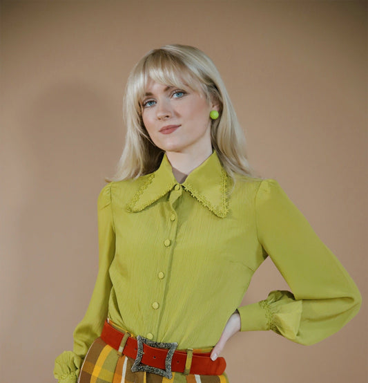 Marianne - Flower Tipped Collar Blouse