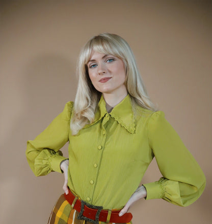 Marianne - Flower Tipped Collar Blouse - Lime